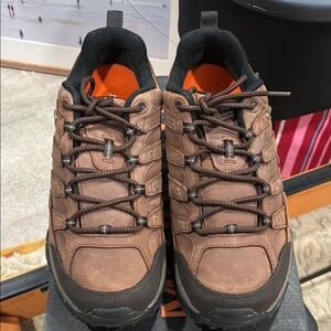 Merrell Men’s hiking boots - new, never worn - size 9